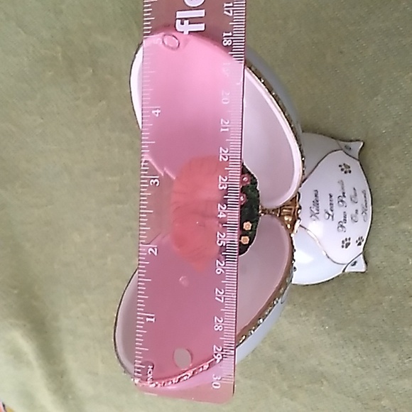 Heirloom Porcelain Musical Collection "Kitten Dreams"  Musical Egg - Picture 16 of 16